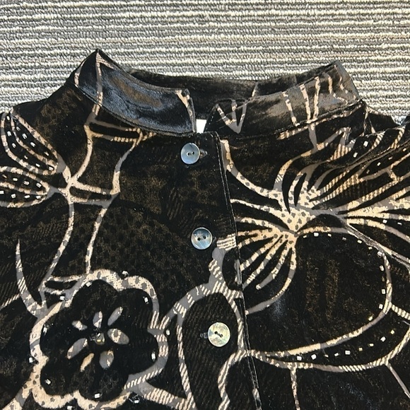 Chico’s Design Black Velvet Silk Blend Burnout Floral Mandarin Collar Tu… - Picture 5 of 9